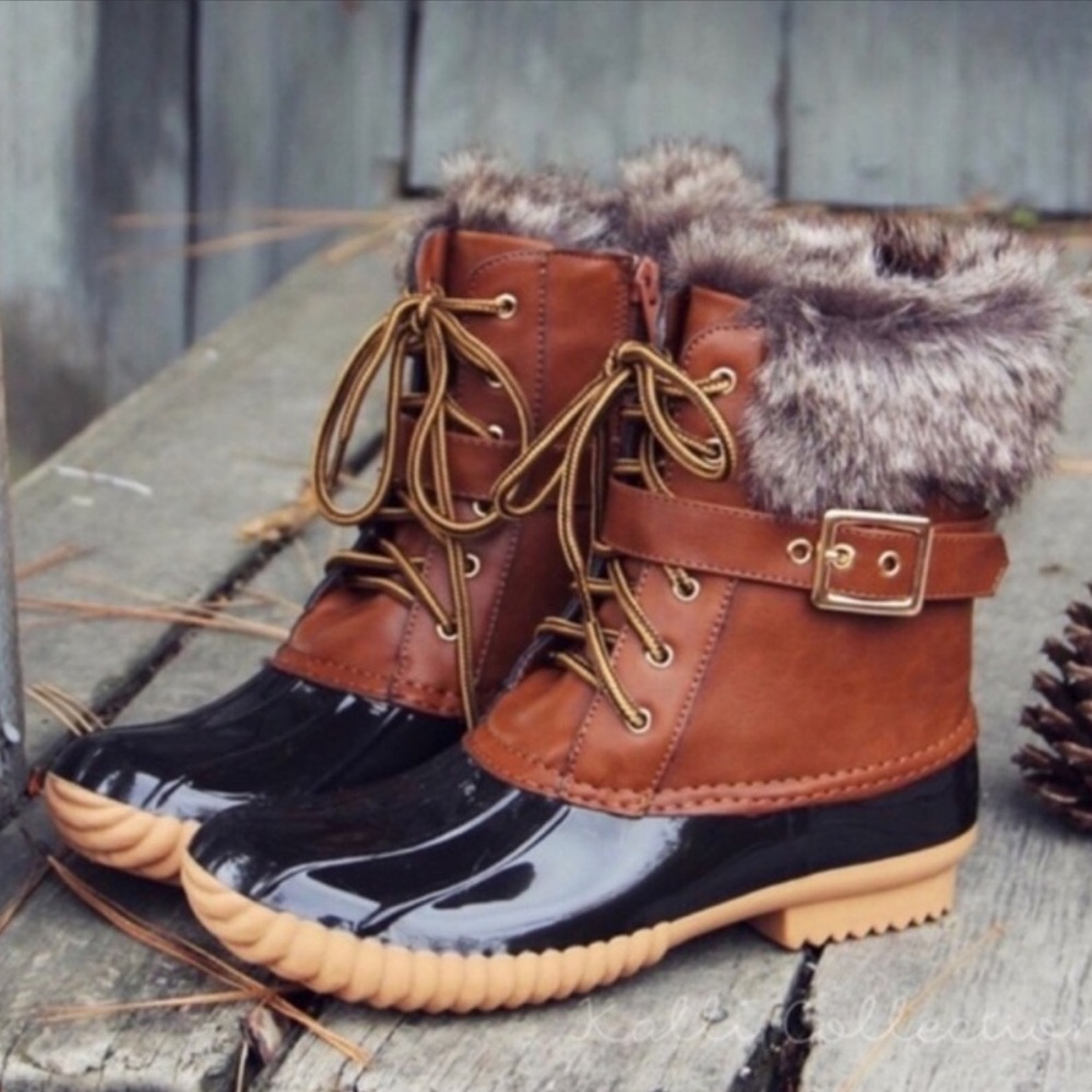 LIMITED STOCK 🍁 Lace up & fur trimmed duck boots